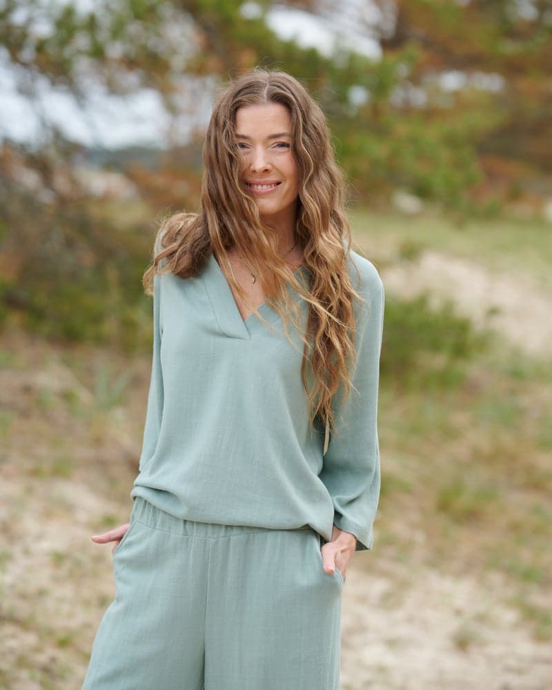 Summering Blouse in Old Green