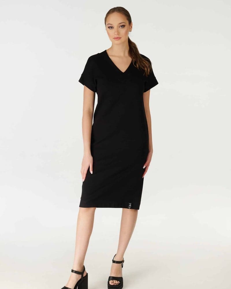 Must kleit Dress to Impress