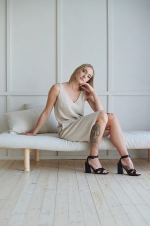 Beež kleit Careless Elegance