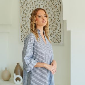 Siniste triipudega kleit Between The Lines