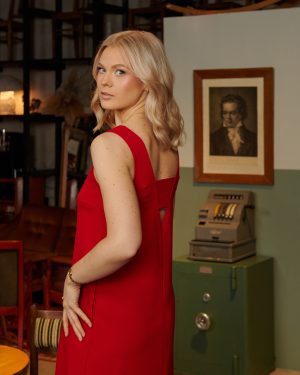 Punane kleit Spinning Around