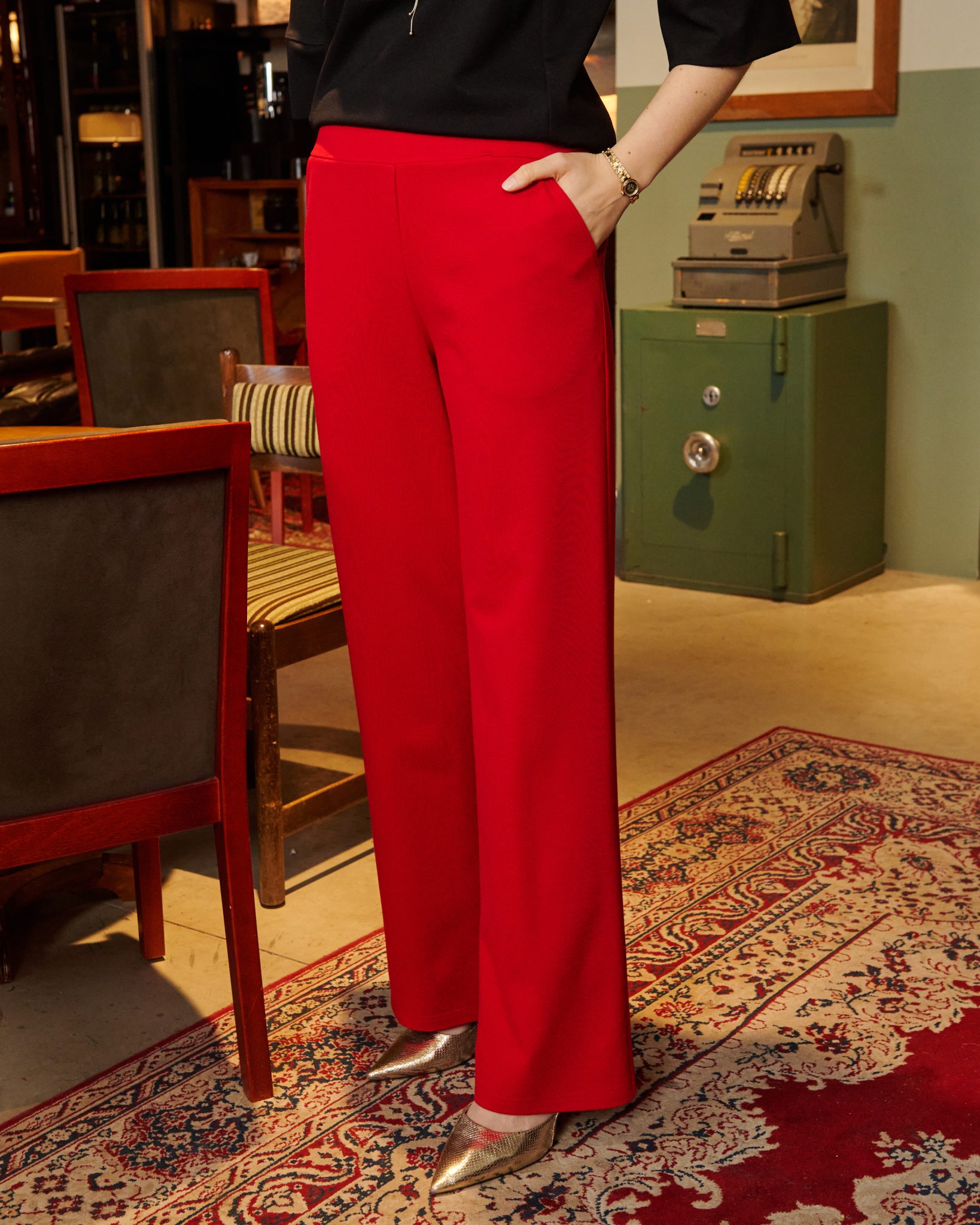 Sleeky Wide Chic Trousers in Red