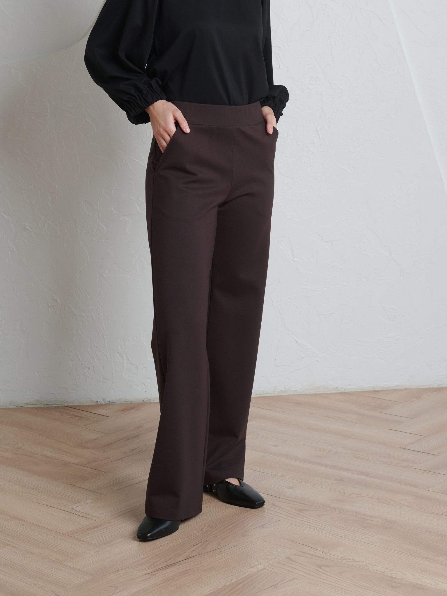 Sleeky Wide Chic Trousers in Dark Brown